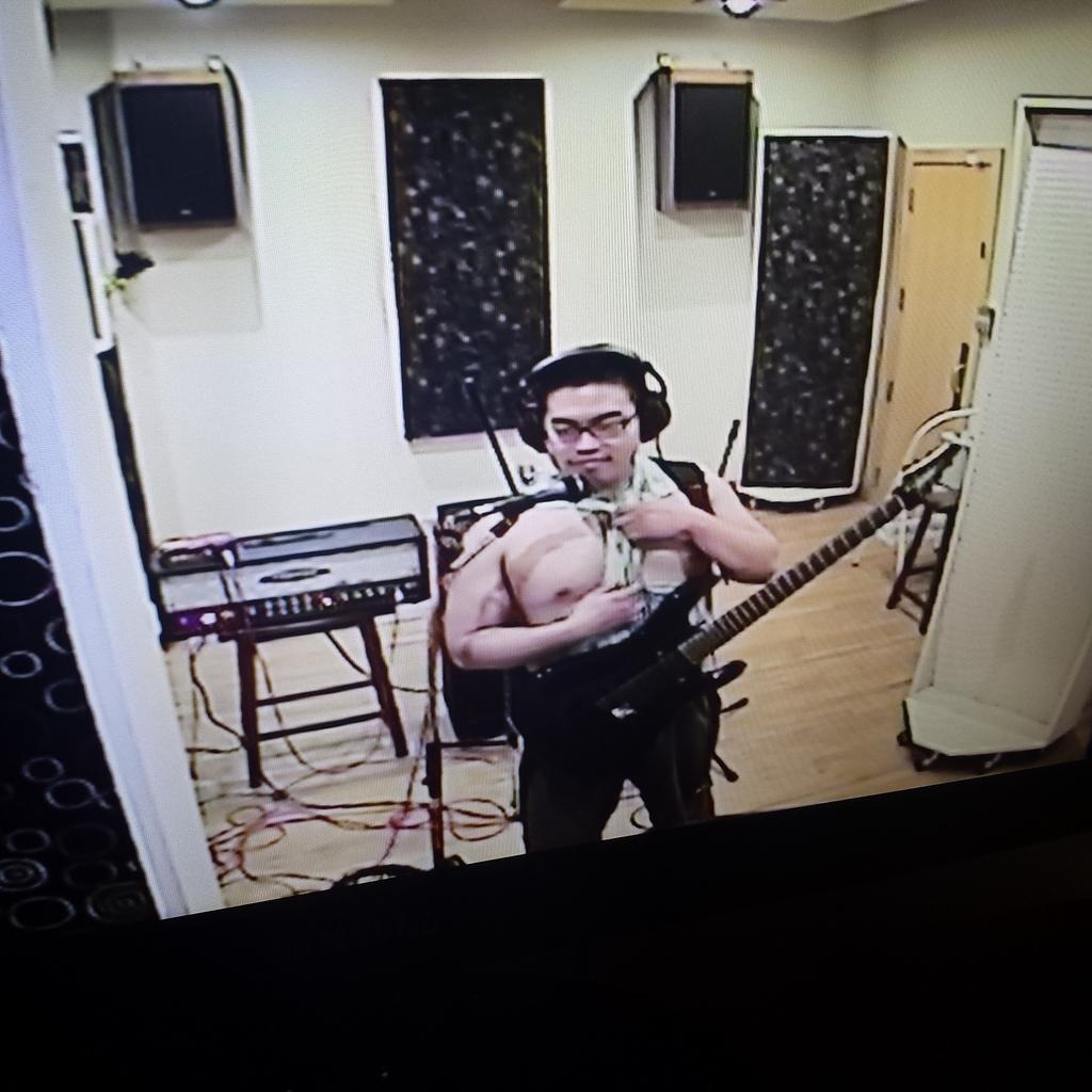 AOTO_bots's tweet photo. Studio Day 2 #recording #femalefrontedmetal http://t.co/pv1TZOsY8p