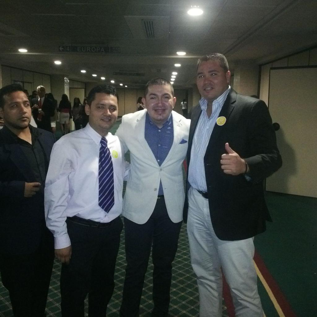 ZurisadayColoni's tweet photo. #modoconecta http://t.co/z1vsoUab51