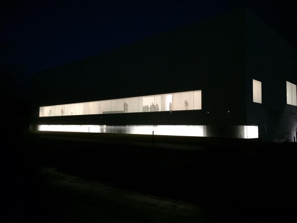 mckeem2's tweet photo. CMoG at night in the new North Wing!#newspacenewlight http://t.co/aL80yc4grs