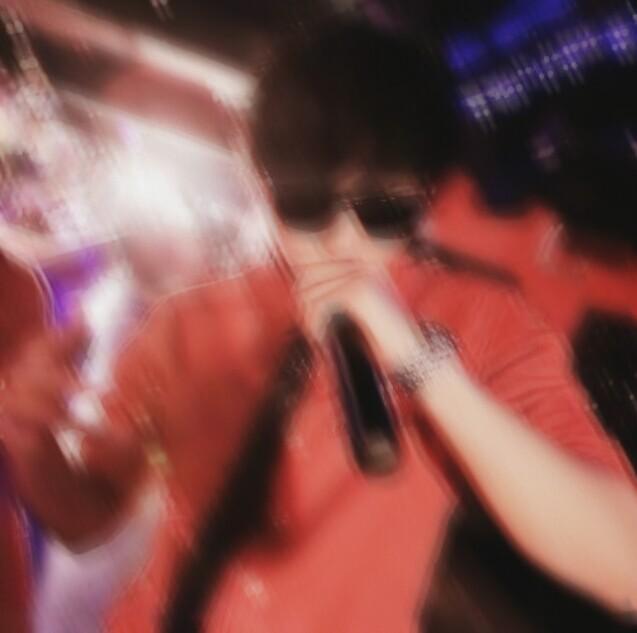 zzxxxr's tweet photo. ちょ　ちょ　ちょっと　待て

.

　　　　　　　「　皆　」

.　　〉〉

　　　　　　　　　　　Re　«

　　　　　　⇄

　fL

.

　　そこ　見ぬ振り　じゃなくて

.

　　　　　　　　「　リﾂｲｰﾄ　」

〈《 http://t.co/YeucctWFjJ