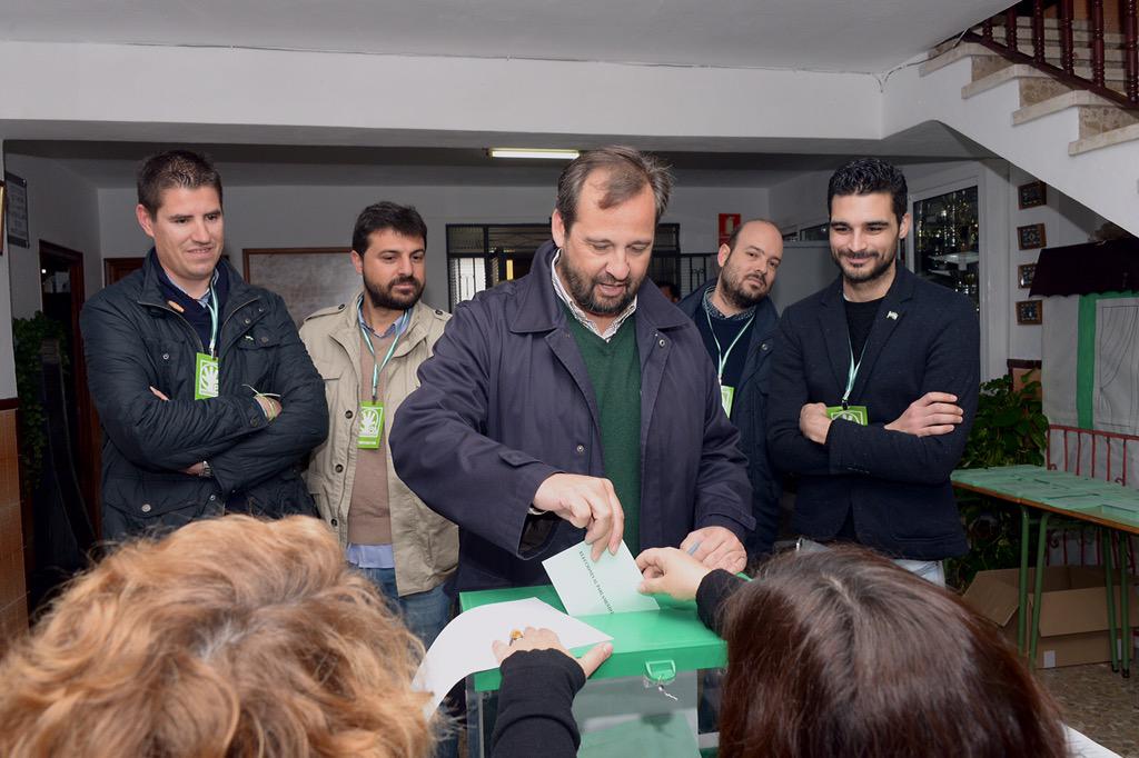coronadorosso's tweet photo. Mi granito de arena ya esta! Y el tuyo? #ApoderadoradosPA #DefiendeAndalucia #EleccionesAndaluzas @PAntoniojruiz http://t.co/beHi6EosJR