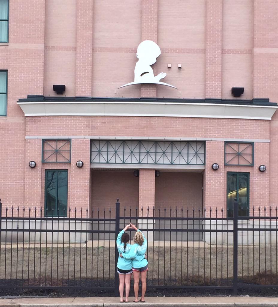 ISUTriDelta's tweet photo. Our sisters stopped by St. Jude on their way down to Spring Break this year!! #TriDeltaPlace #TriDelta4StJude ππ http://t.co/hLcNkNqEOQ