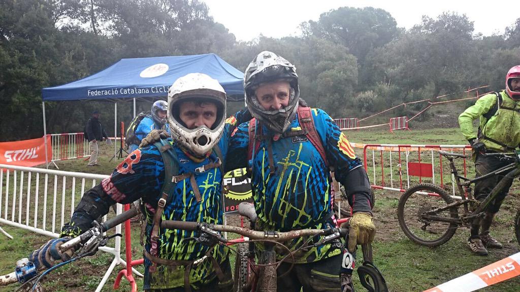 EnduBitemBTT's tweet photo. Membres del Club Esportiu Montaspre al finalitzar #endurolesgavarres a #Fitor @nemedv @GMirabe #CopaCatalanaEnduroBTT http://t.co/0qbQ6J93af