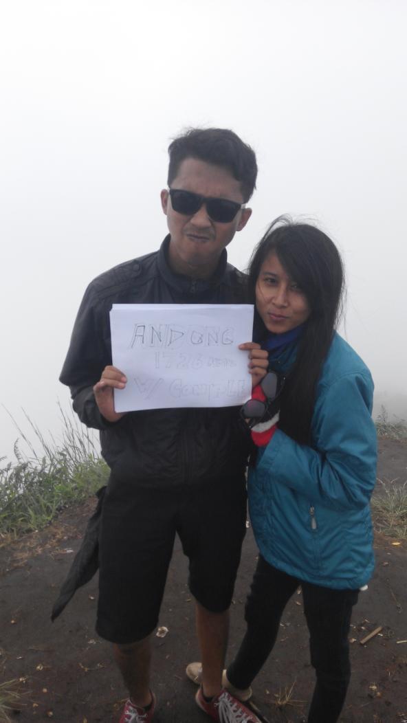 ikkaRusmana's tweet photo. @iindah_wardanii wahahaa...aq kudu guyu po sedih nik? :D :( aamiin tak dongakne. Trs poto ngene http://t.co/LAgIRr77G4