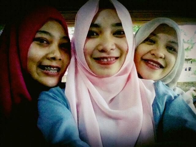 siskahar's tweet photo. Hatur nuhun sayang sayangku atas kegajean hari ini. Terus jadi mdbstr yah. Lapyu :*:*:* @mediana_virgin @ReskiTiara http://t.co/0SonnoG8KB
