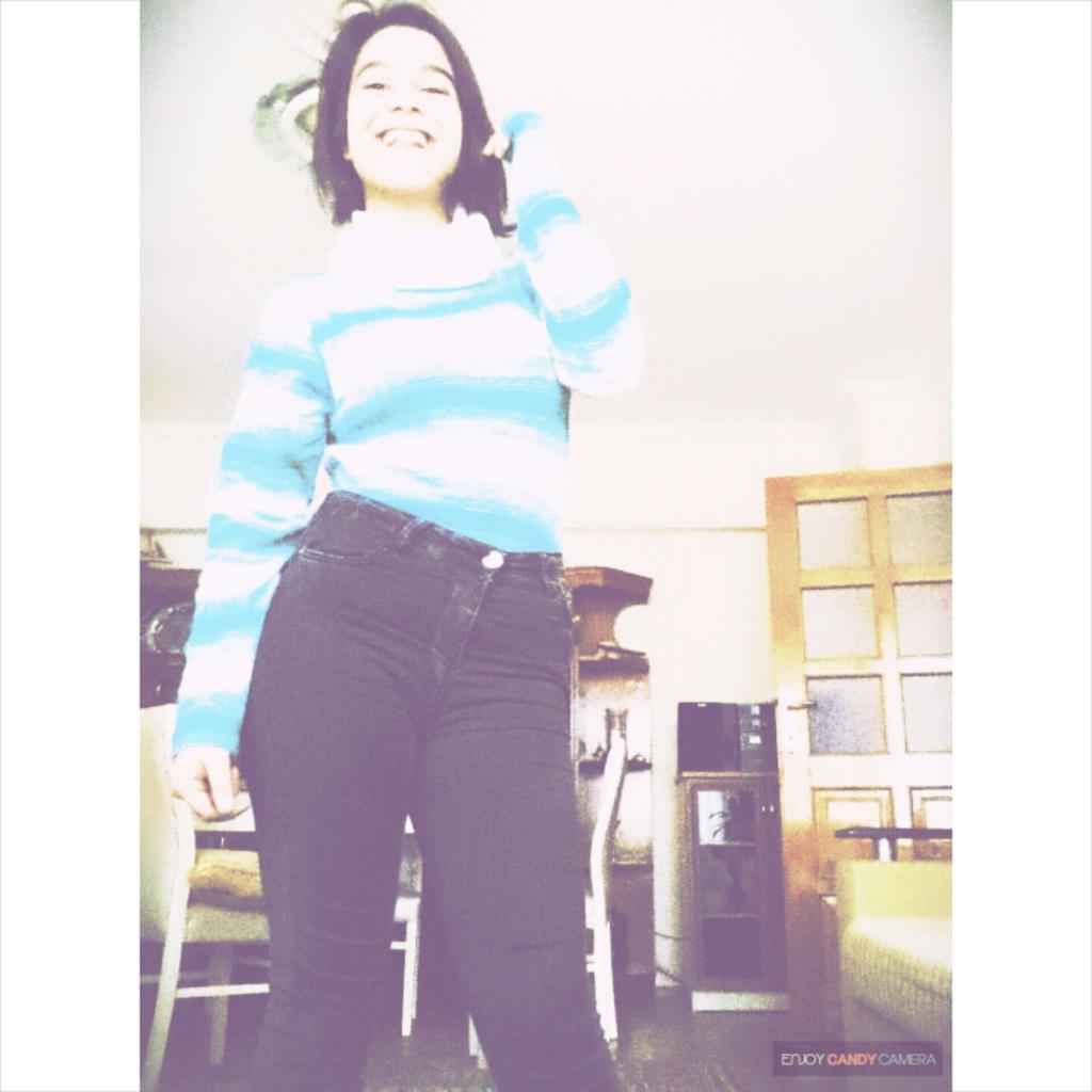 buusraaa's tweet photo. YÜZÜMÜ PARÇALASANIZ GÜLÜŞLERİMİ YOK EDEMEZSİNİZZZ http://t.co/NyhXG7Shs9