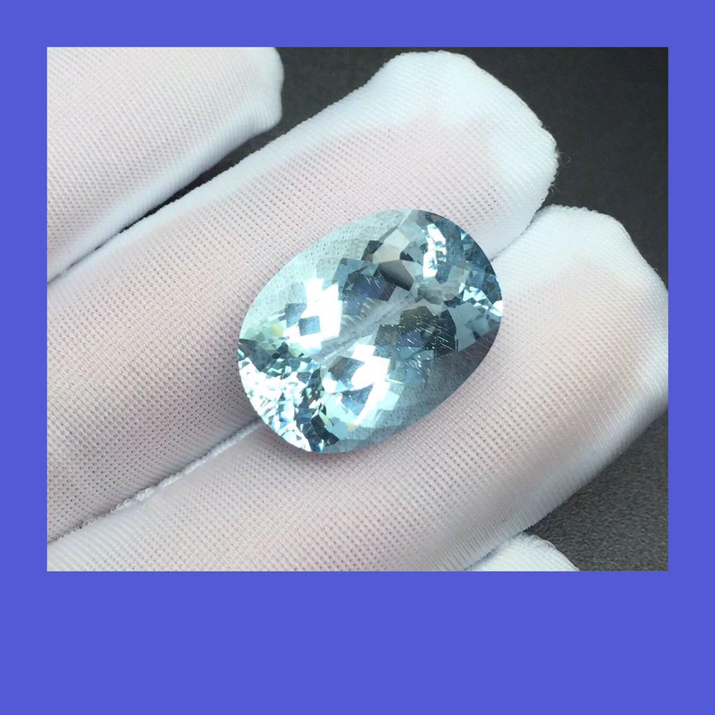 JefferySjr's tweet photo. 20.240carat #aquamarine  ，SIZE 20*15*11mm，color;3A  #forsale email;2425233729@qq.com what'sapp;+86 18500846128 #gem http://t.co/qUmHHECy3x