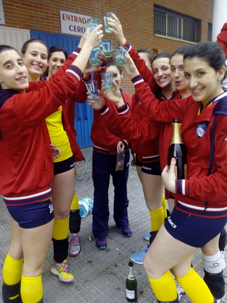 cvhervascuenca's tweet photo. Y como no podia ser de otra manera...CAMPEONAS DE LIGAAA!!👏👏👏🏆🏆 http://t.co/MFwNgah34A