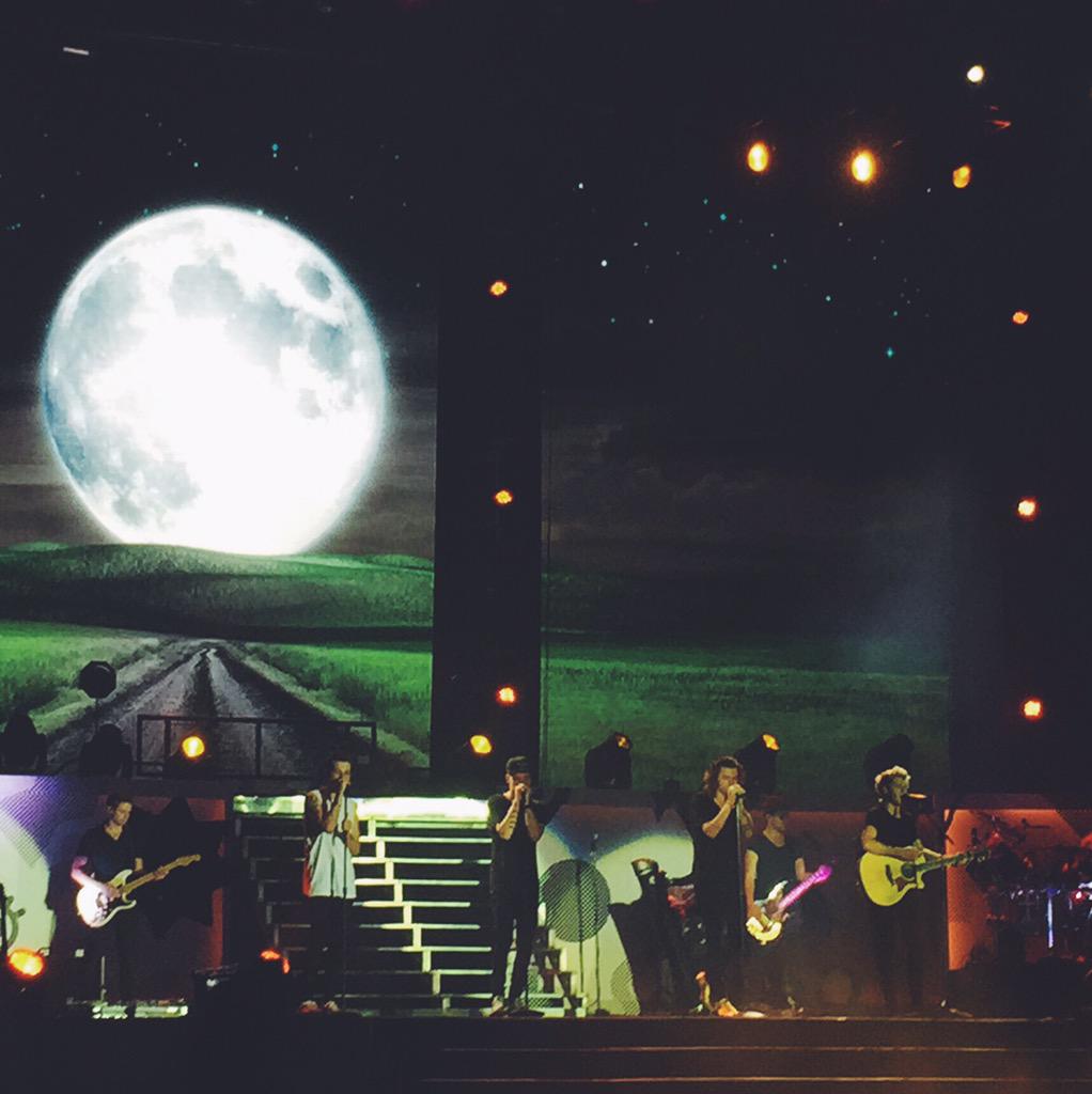 SMARTPromos's tweet photo. There’s nothing to be afraid of even when the night changes, it will never change, me and you. #nowplaying #Smart1D http://t.co/acWZeQNVUW
