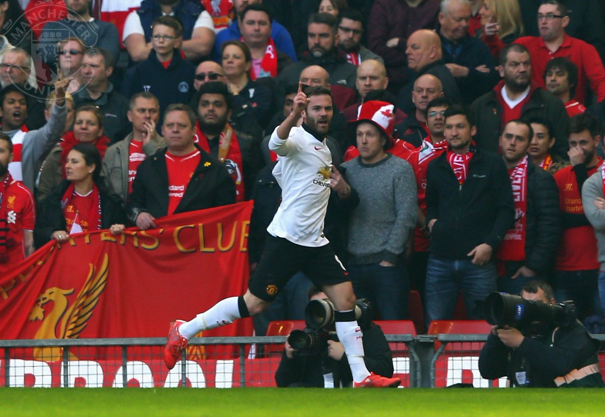 ManUtd_ID's tweet photo. PIC: Juan Mata merayakan selebrasi setelah mencetak gol pembuka di Anfield. Kedudukan masih 1-0 untuk United. http://t.co/af8HoA3Jhc