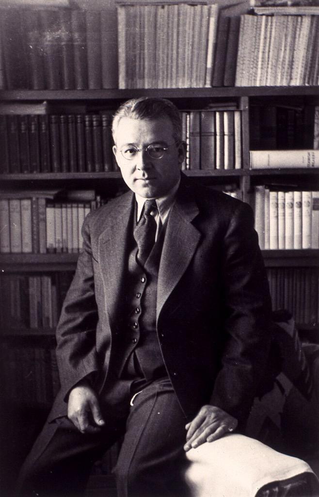 Her şey geçer. Her şey unutulur. Kendini bir felaketin içinde kaybetmenin manası yoktur.

/Sabahattin Ali/