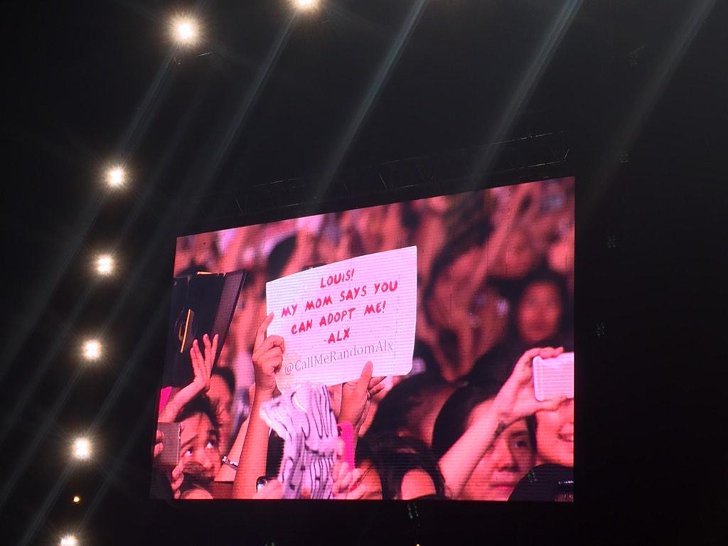 1damarvel's tweet photo. "@SMARTPromos: Liam read some crazy signs! What would you tell them if you were here? #Smart1D http://t.co/oOUaZqSrZQ"