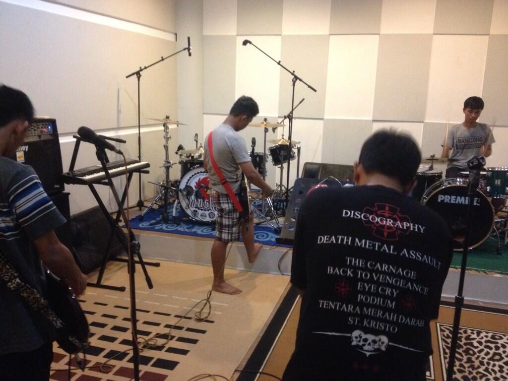 SoundTheShit_HC's tweet photo. Just upload http://t.co/whtyQPmfqO