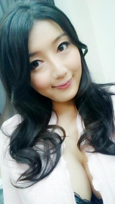 今日はセレブの友さんで撮影だったよん✨監督さん、スタッフさん、カメラマンさん、メイクさん、男優さんありがとうございました󾭠 http://t.co/j9jcn5hQhl