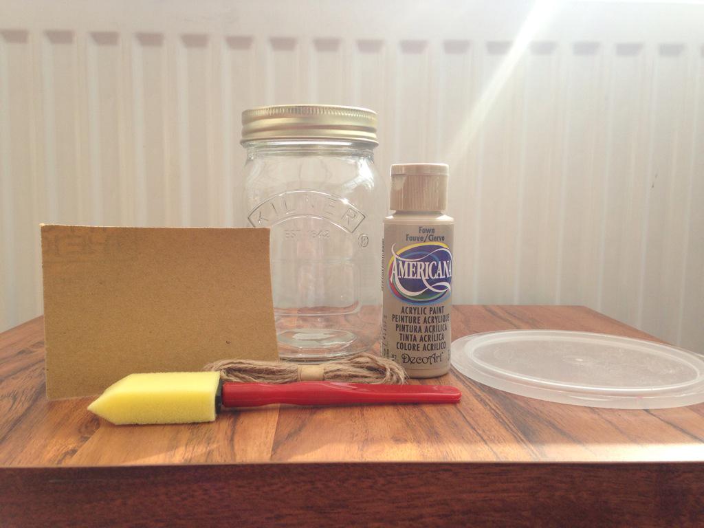 GIYMAGAZINE's tweet photo. A perfect Sunday to do a little DIY project. Ours involve mason jars and some paint, any guesses? #DIY #crafts http://t.co/DVrAjK7NoV
