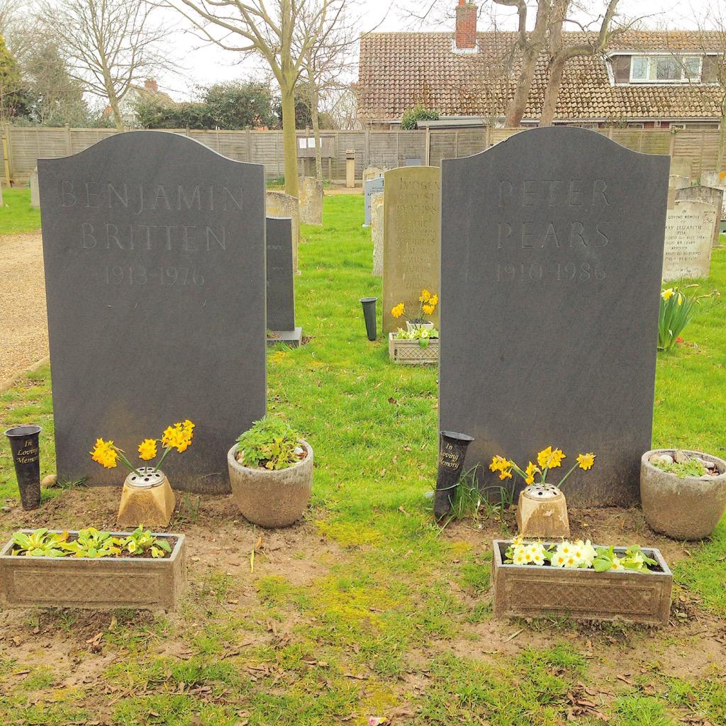MaPeel's tweet image. Side by side, in life and death. #BenjaminBritten #PeterPears.