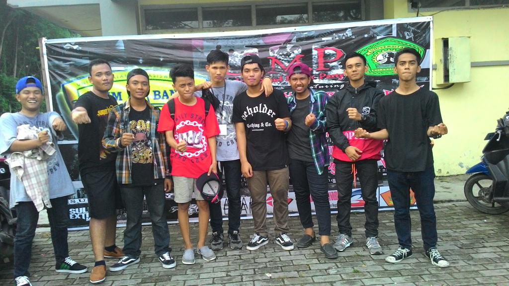 SoundTheShit_HC's tweet photo. Keluarga kecil http://t.co/RF6zAMI2Qz