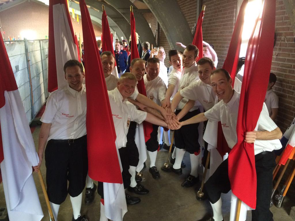 De senior vendeliers hebben zojuist een prachtig vendeloptreden laten zien. Nu wachten op prijsuitreiking. #GKVI2015