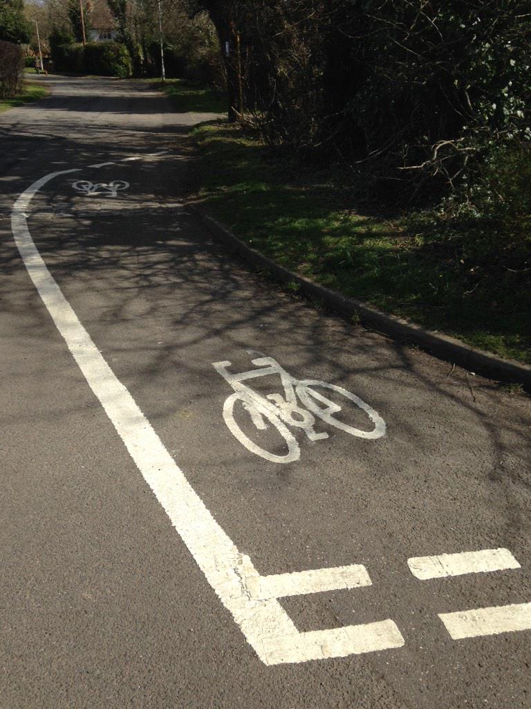 ctw5's tweet photo. Pointless cycle lane http://t.co/s3czkPLwhS
