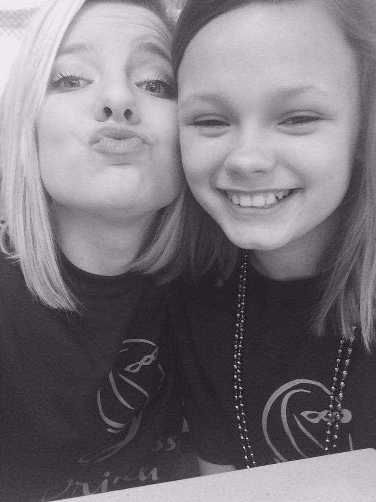 olivia_synan's tweet photo. Love my Lauren 💕#SouthsidePC2015 http://t.co/4idAMp6ztO
