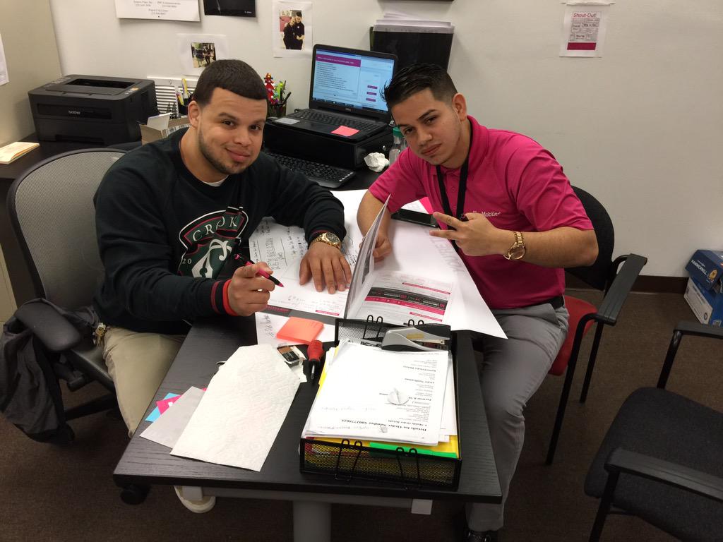 MdTmobiles's tweet photo. T-mobile business training, our team is ready http://t.co/Md7Qd4UbIU