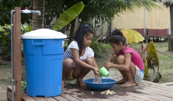 elpais_america's tweet photo. En la Amazonía peruana la mitad de los hogares carece de acceso a una red pública de agua http://t.co/SSy3kygbB1 http://t.co/v6AYOARbNv