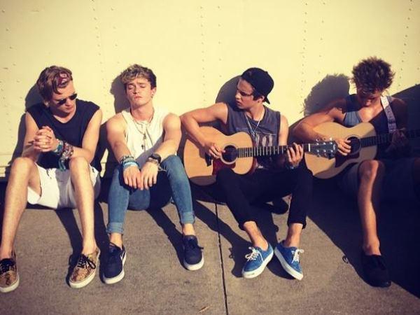 jnnbhbrj's tweet image. I guess not!  After I found this pic! Love it, and them!! @TheVampsband @TheVampsJames #cannotstop
#ilovethevamps