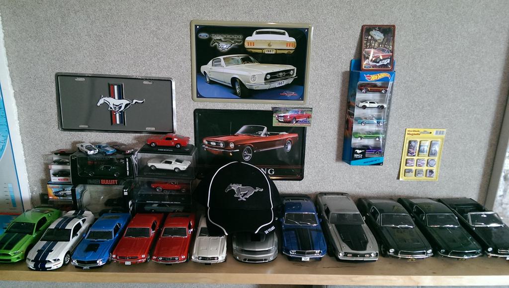 Mustang_Klaus's tweet photo. @fordbecky @ponyparts small part in kgw office..Mustang love http://t.co/kgUFhMorTO