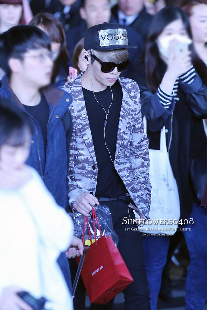 150322 Jonghyun @ Aeropuertos de Taoyuan e Incheon {Rumbo a Corea} CAtXwyWWQAElRnd