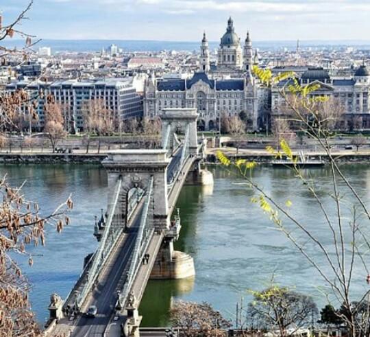 ClauditaMelli's tweet photo. "@laramv17: 3 días 🙌🙌🙌 #Prague  # Budapest #Vienna http://t.co/StteEbiiFg" 😍👌👌