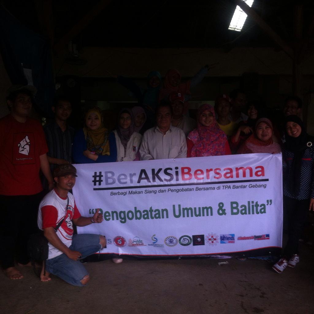 AriandiBkz's tweet photo. Kalian luar biasa, terima kasih bapak wakil walikota @syaikhu_ahmad atas kedatangannya di #berAKSIbersama http://t.co/56JiS8YEGZ