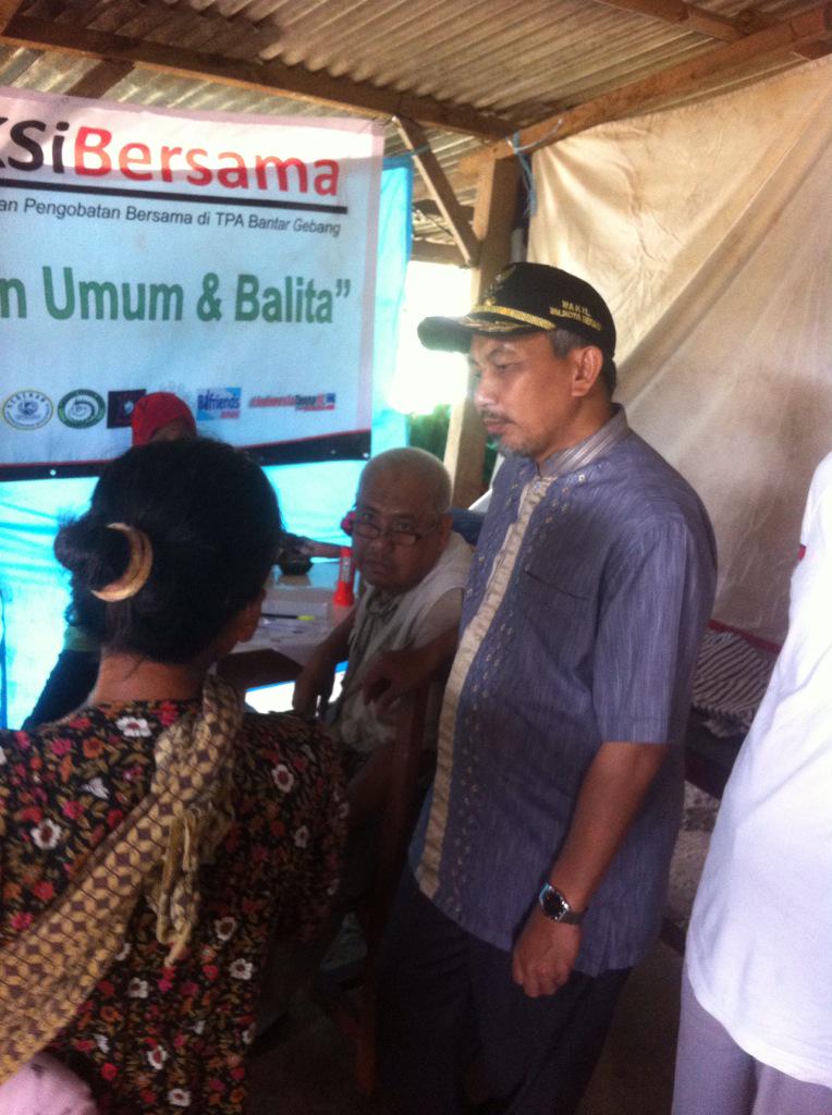 AriandiBkz's tweet photo. Kalian luar biasa, terima kasih bapak wakil walikota @syaikhu_ahmad atas kedatangannya di #berAKSIbersama http://t.co/56JiS8YEGZ