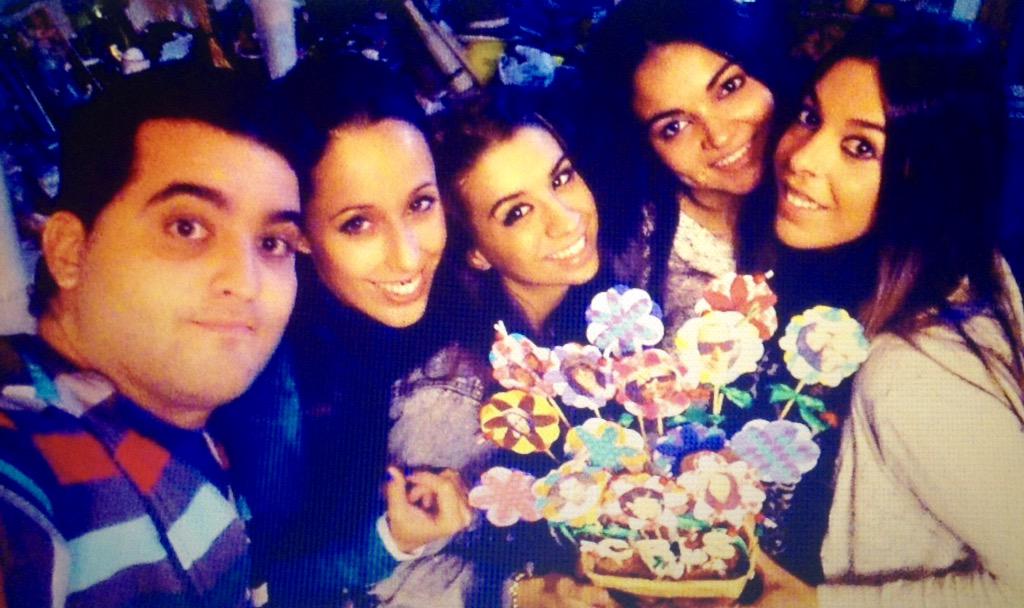 MariaCrespoG's tweet photo. Pilares básicos en mi vida. Os quiero!! 💙💚💛💜 http://t.co/PoY6RwNQ6k