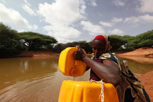 UNDP's tweet photo. In #Africa, women spend 40 billion hours each year walking to search for safe water #Wateris #WorldWaterDay http://t.co/o30dkGAWrV