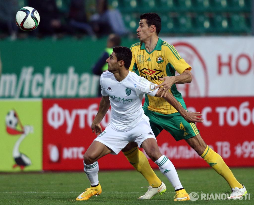 Эммануэль окодува кубань. Желто зеленые кубань. Арсен фролов кубань. Терек кубань фото. Футбол кубань терек.