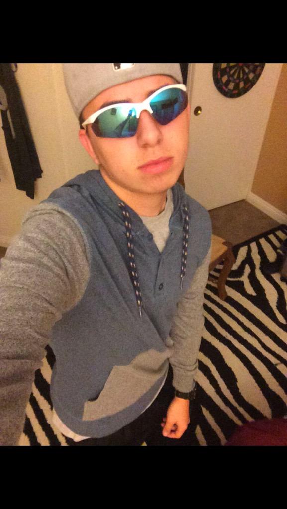 5footandblessed's tweet photo. When you're five foot af #blessed http://t.co/tGc2AjECJX