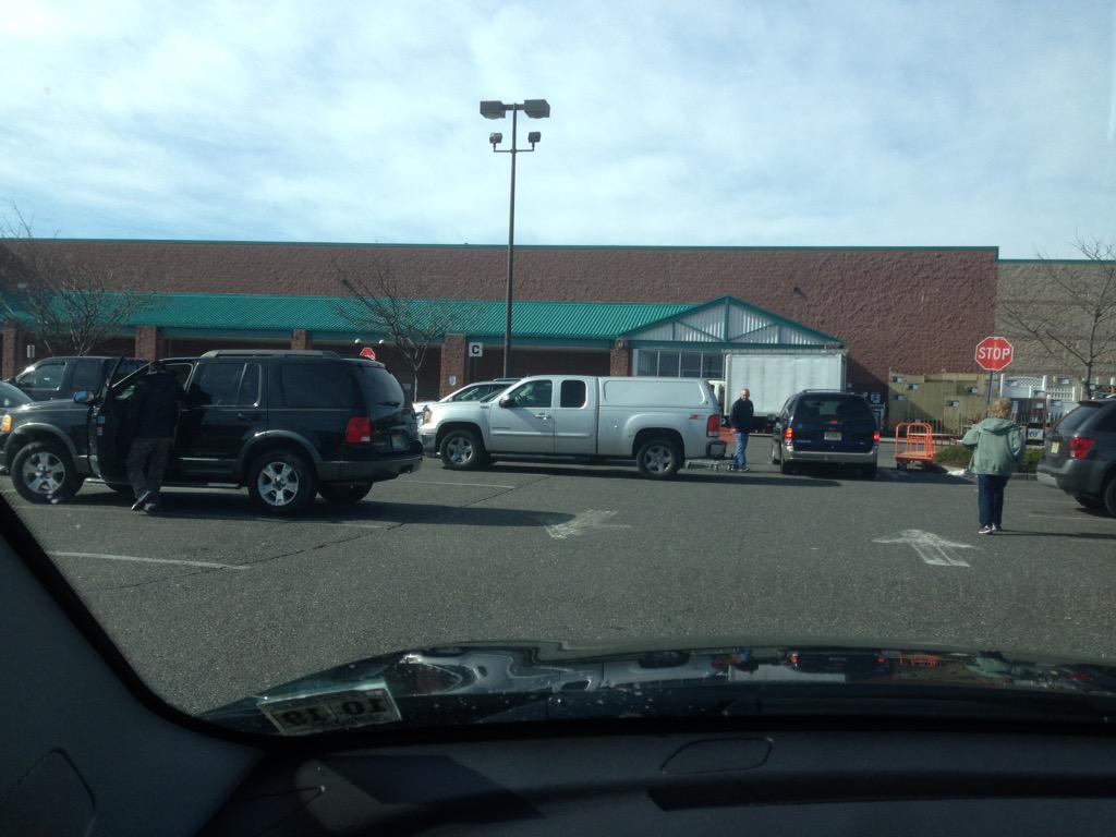 JTGMMM's tweet photo. Parking #epic #fail @HomeDepot http://t.co/8jA8Tsk8ry