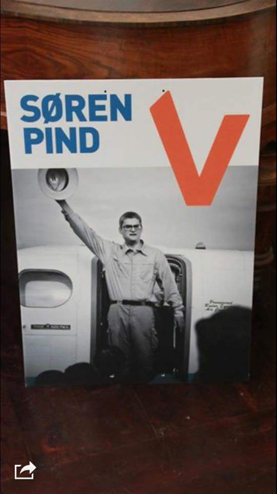peterfalktoft's tweet photo. Søren Pinds valgplakat det bedste der er sket for valgplakater siden Rasmus Jarlov stjal de andres #dkpol http://t.co/j2Lrk7MKbH