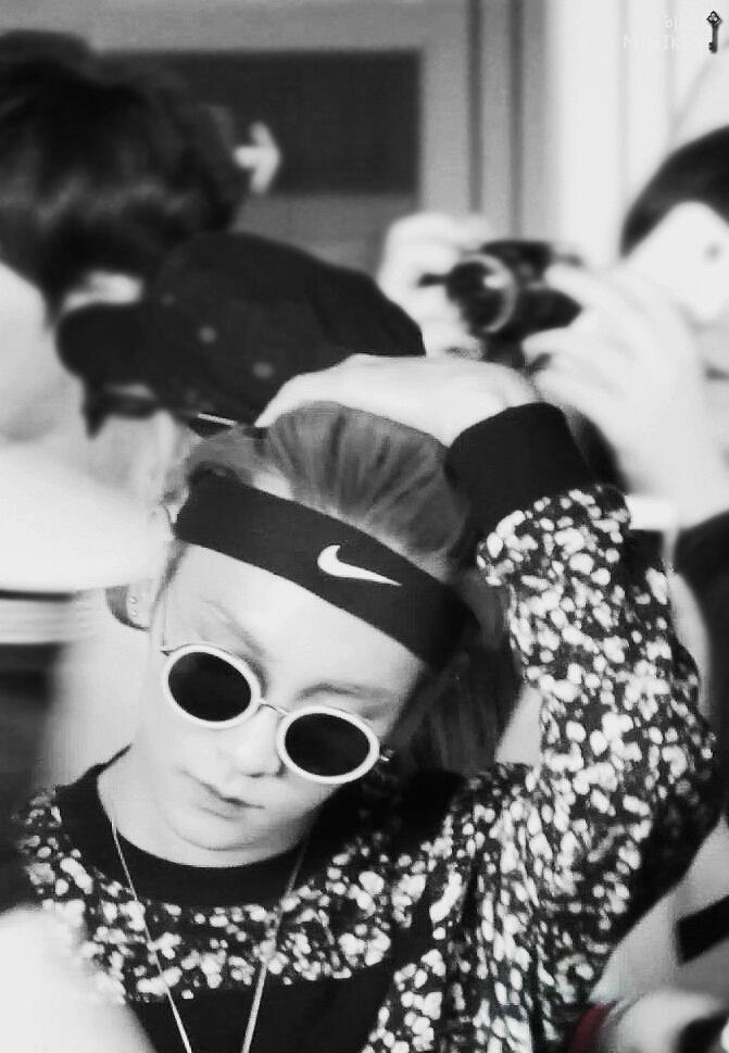 150322 인천공항 입국 #key #기범
머리 쓸어넘기는 기범어빠...😍