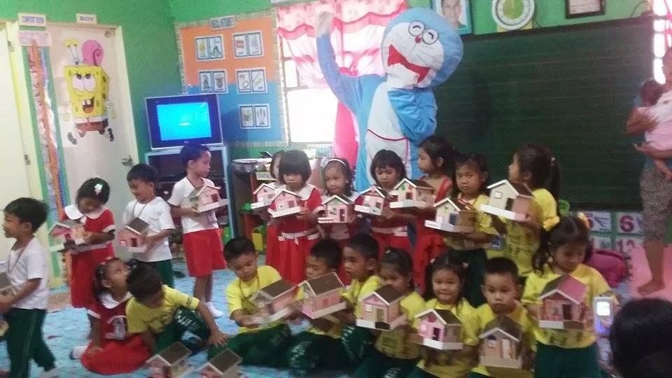 ghmhstr's tweet image. #Pandayan Workshop :)
-Masaya ako sa mga batang magagaling sa paggawa ng Arts and Crafts Alkansiya House :)