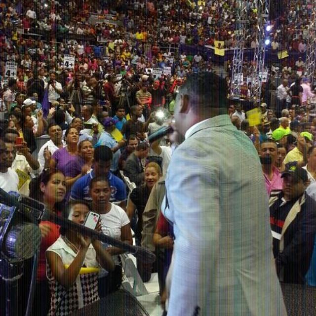 yoskar sarante  Rompe  En Arena Del Cibao  En Una Actividad  Política