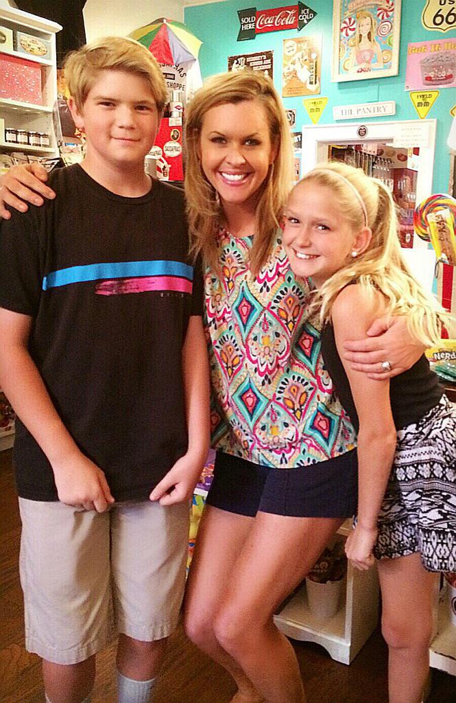 SassafrasWP's tweet photo. Last day of the art fest! Stop in 4 a cold soda pop or sweet snack! #sassafras #sweets #candy http://t.co/Y4ebVIH1WW
