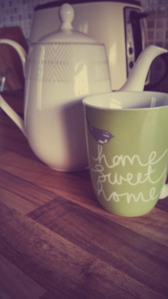 twit_towoo's tweet photo. Tea break during spring clean sunday.
Could i get anymore British? #typicallybritish #british #sundaytea http://t.co/CdhPQX1h0l