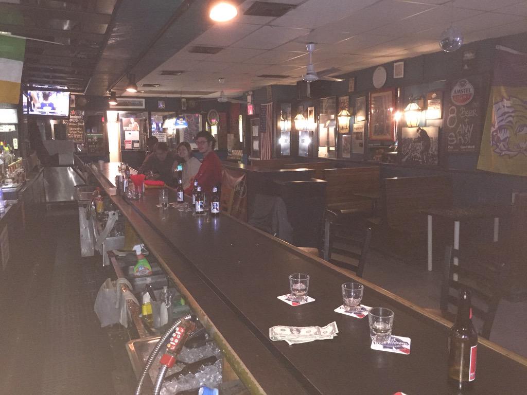 billymarkswest's tweet photo. Big hoop day ...frank the tank .Working nites all week ..wiss.all the way..29 st 9 ave..$5 shot all the time ,WHAT🆒🆒🆒 http://t.co/TmPNiY4KJU