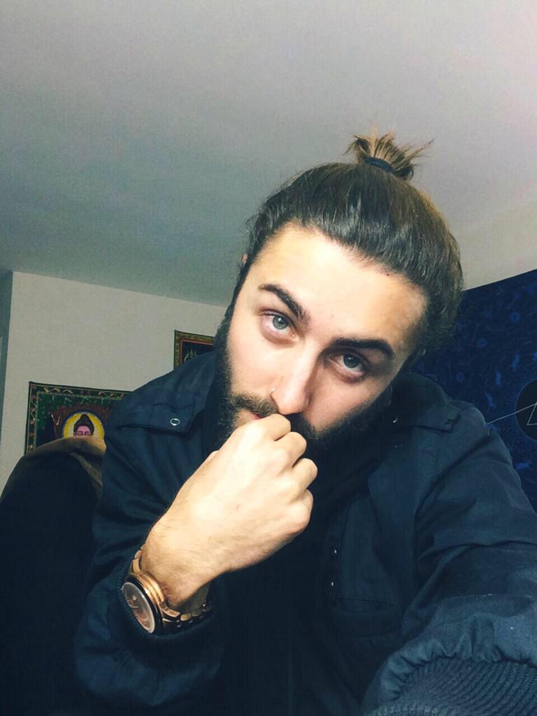 مساء الورد 🌹 
وهلا بالعيال 🙈
