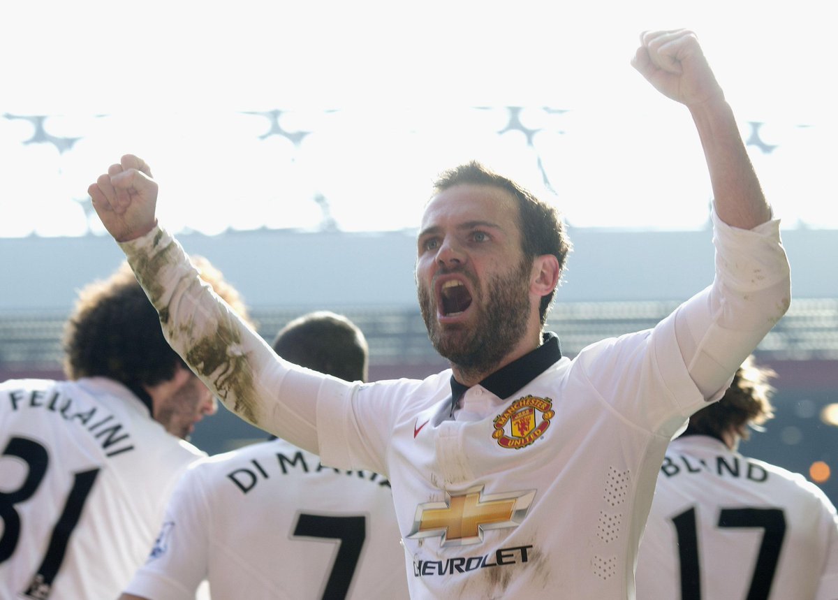 SportsCenter's tweet photo. Juan Mata scores two wonderful goals to lift Manchester United past a 10-man Liverpool, 2-1. http://t.co/EfnTa05F0J