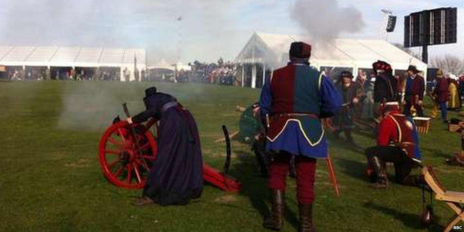 BBCNews's tweet photo. #RichardReburied: ceremony at site of Battle of Bosworth where #RichardIII died http://t.co/O3HHL3jXkH http://t.co/aED3IlfnQD
