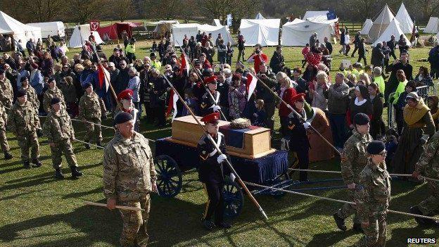 BBCNews's tweet photo. #RichardReburied: ceremony at site of Battle of Bosworth where #RichardIII died http://t.co/O3HHL3jXkH http://t.co/aED3IlfnQD