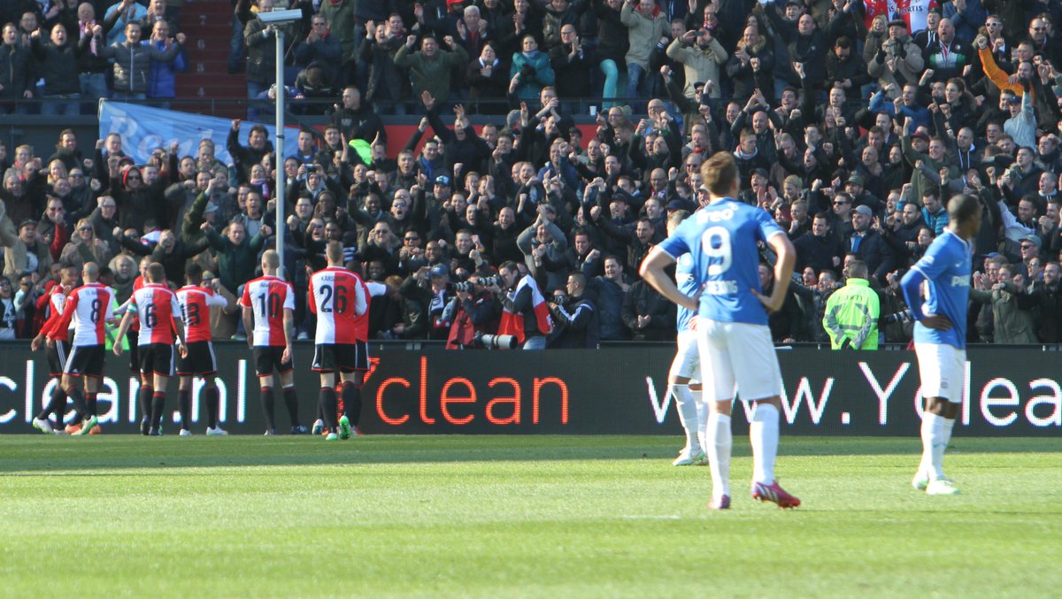 Voetbaltopper Feyenoord - PSV: eindstand 2-1. PSV vocht met passie maar kwam toch tekort [LIVEBLOG] #feypsv