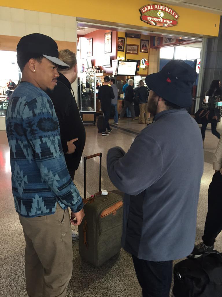 fakeshoredrive's tweet photo. when the airport becomes the FSD front page IRL http://t.co/4N98y5U1M4